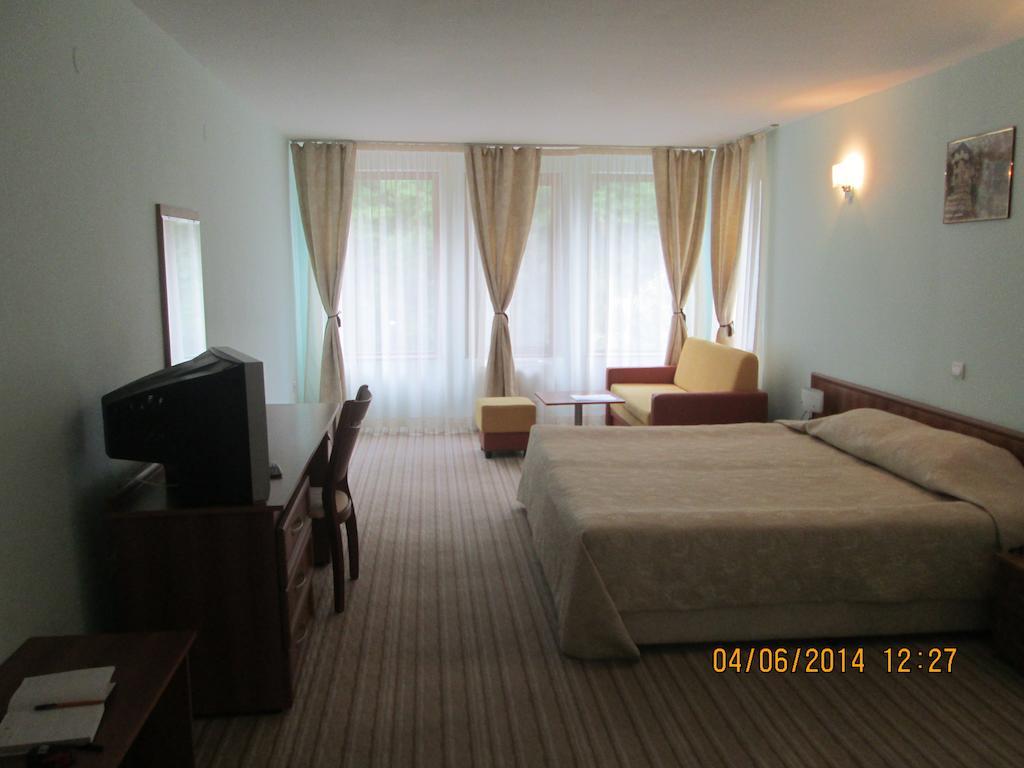 Fisherman'S Hut Family Hotel Beden Phòng bức ảnh