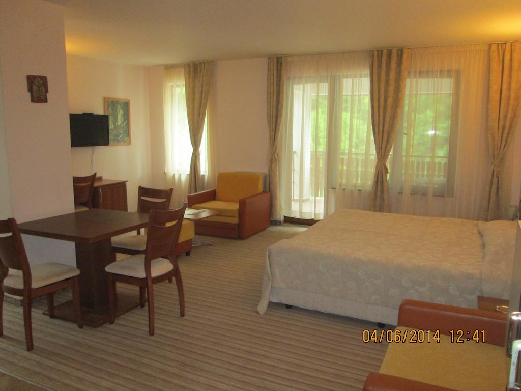 Fisherman'S Hut Family Hotel Beden Phòng bức ảnh