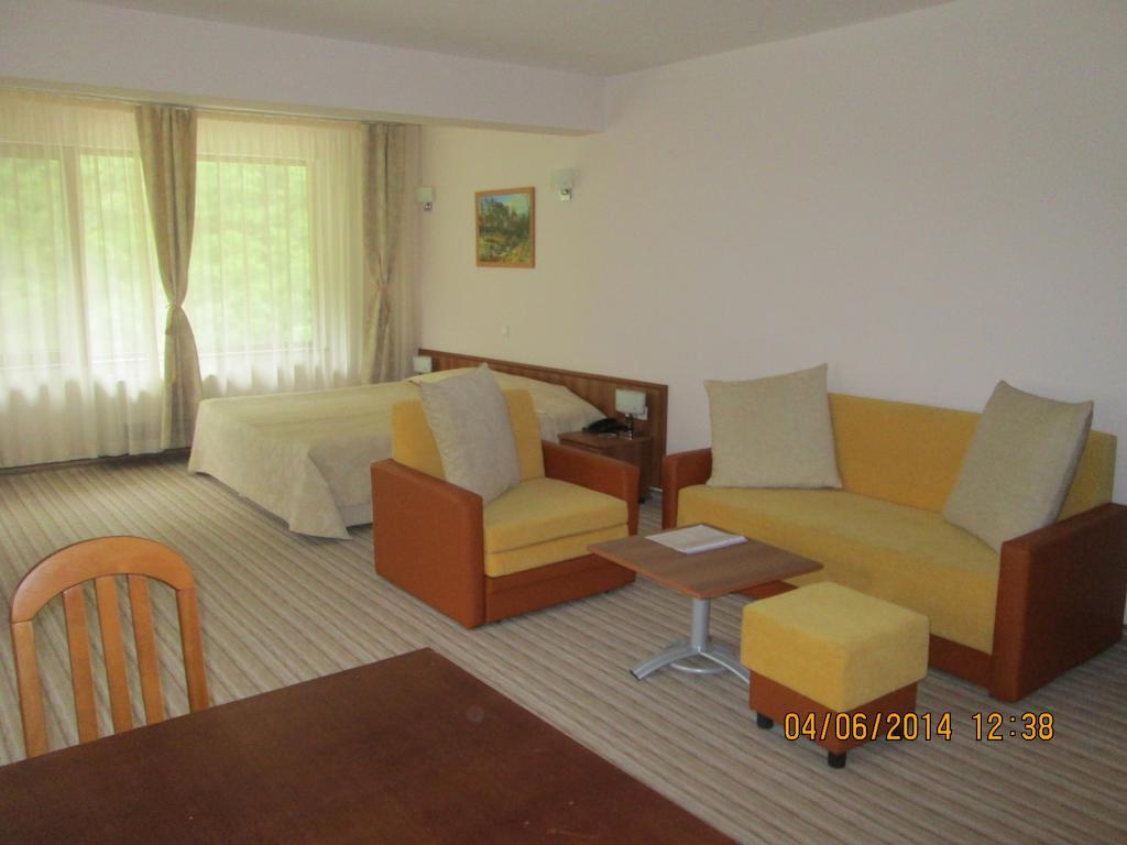 Fisherman'S Hut Family Hotel Beden Phòng bức ảnh