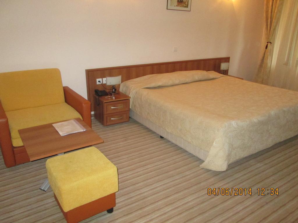 Fisherman'S Hut Family Hotel Beden Phòng bức ảnh